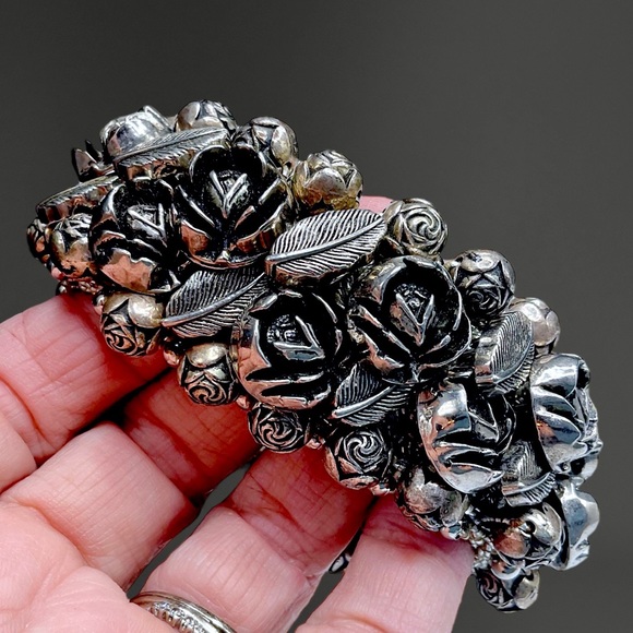🌺SALE! Vintage Silver Rose Bracelet - Picture 4 of 13